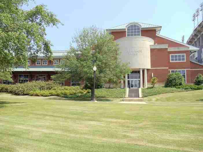 Mississippi State Welcome Center and Cullis Wade Depot 702x526