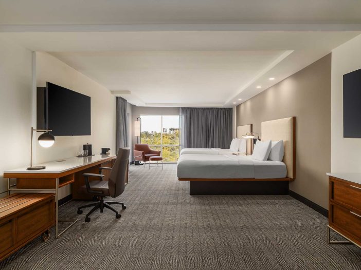 2QueensSuite 1Z6A8948 702x526