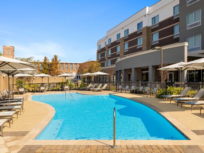 CY GTRSV OutdoorPool 1601334 LR 702x526